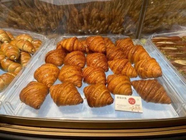 实盘杠杆配资平台 面包5.8元起！海底捞要当“烘焙界小米”？